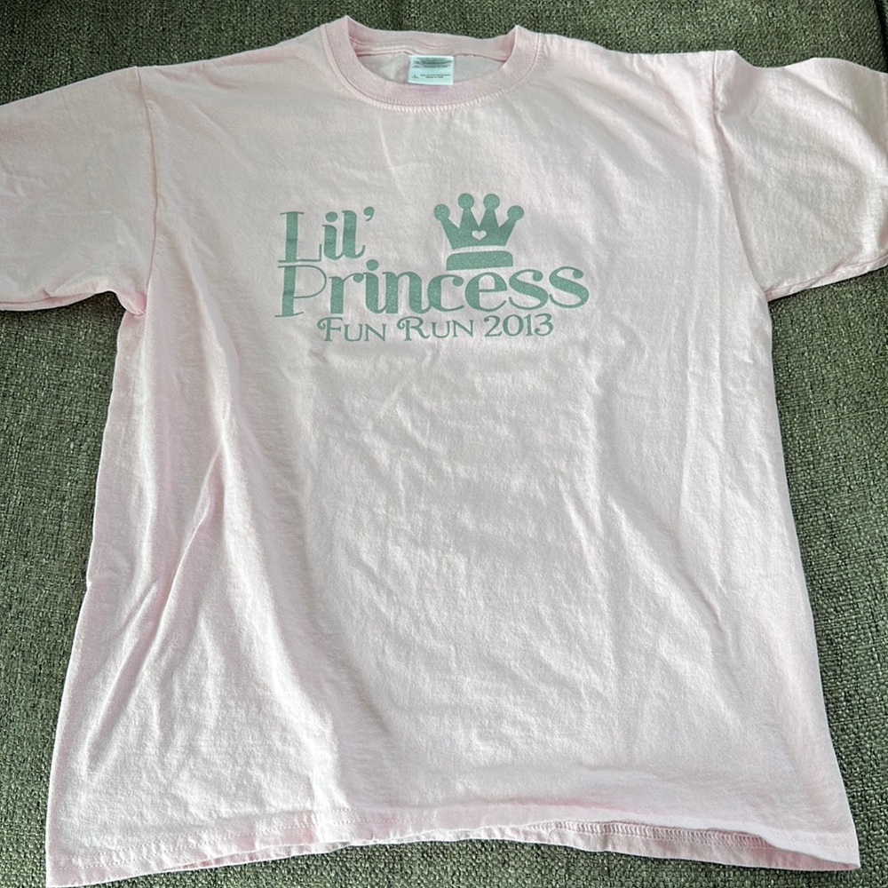 Gildan Lil Princess Fun Run 2013 Souvenir Graphic Tee T-Shirt Light Pink Youth S